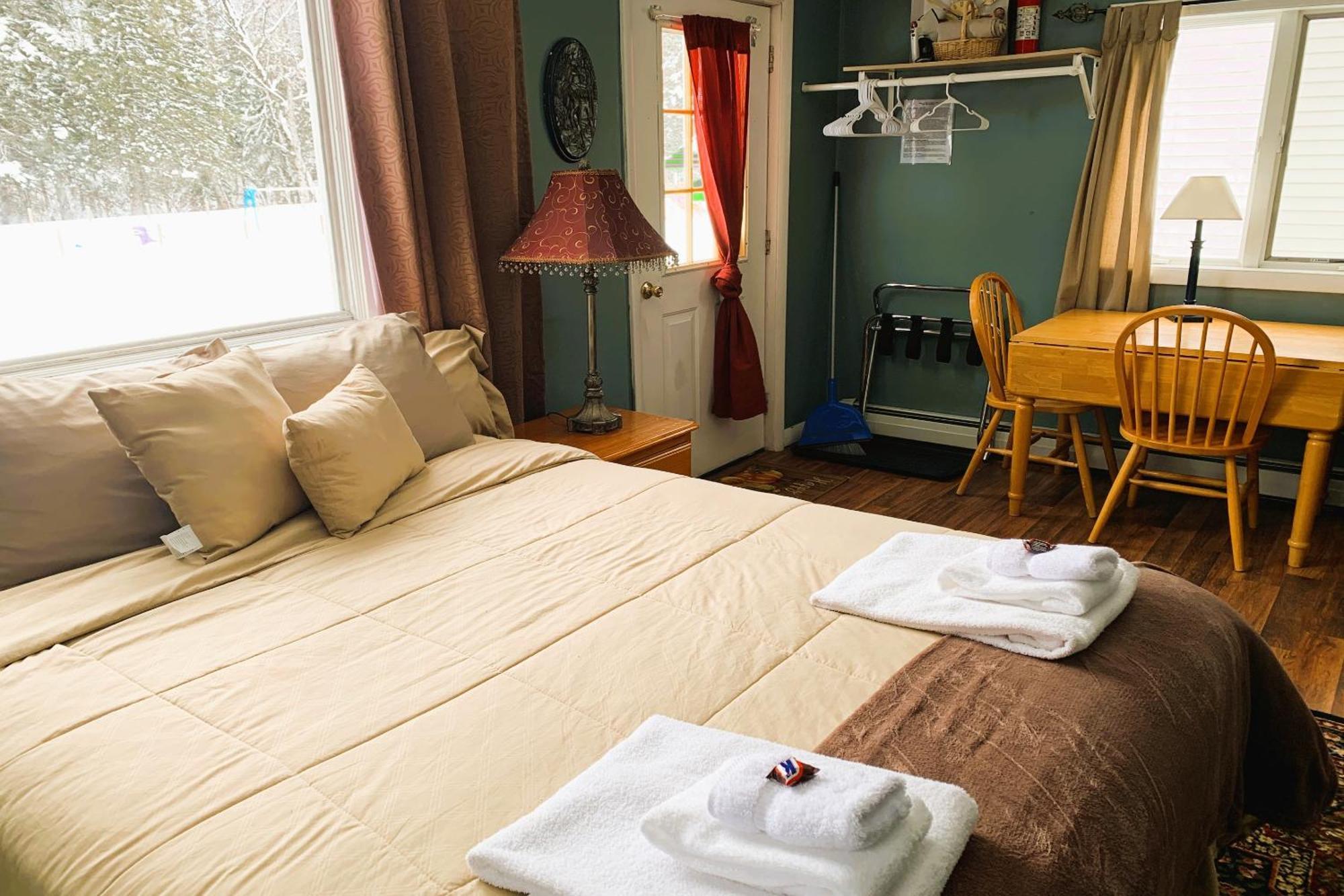 Love Hotels St John River By Oyo At Fort Kent Me Saint John Plantation Exterior photo