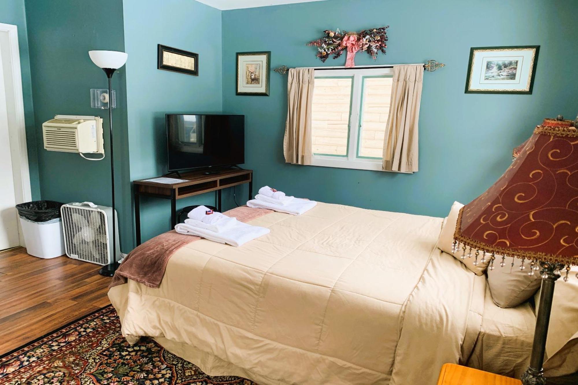 Love Hotels St John River By Oyo At Fort Kent Me Saint John Plantation Exterior photo